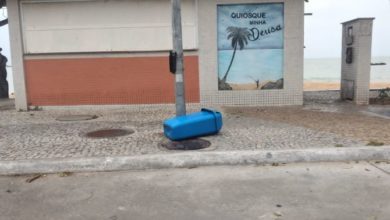 Foto de Lixeiras são vandalizadas na Orla de Rio das Ostras