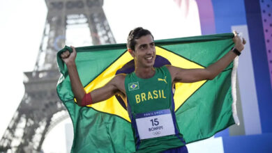 Foto de Caio Bonfim fatura prata inédita para o Brasil na marcha atlética