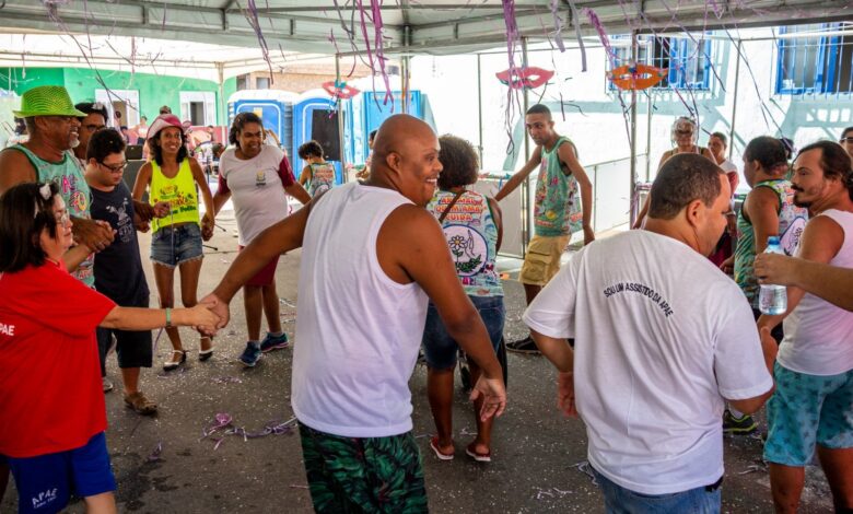 APAE de Arraial do Cabo promove bloco inclusivo no Carnaval