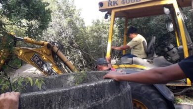 Prefeitura de Cabo Frio bloqueia acesso irregular de veículos na Trilha do Anzol, no Peró