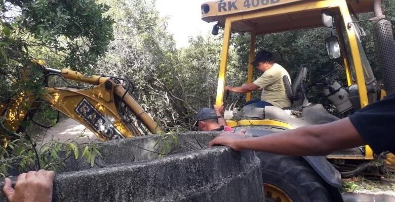 Prefeitura de Cabo Frio bloqueia acesso irregular de veículos na Trilha do Anzol, no Peró