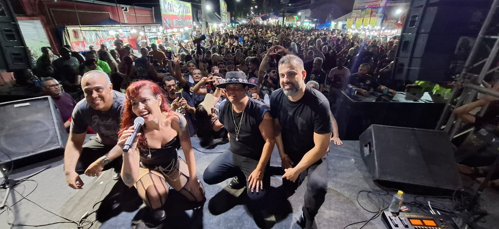 MOTOCICLISTA DECLARA AMOR À MOTO E AO ROCK N’ROLL