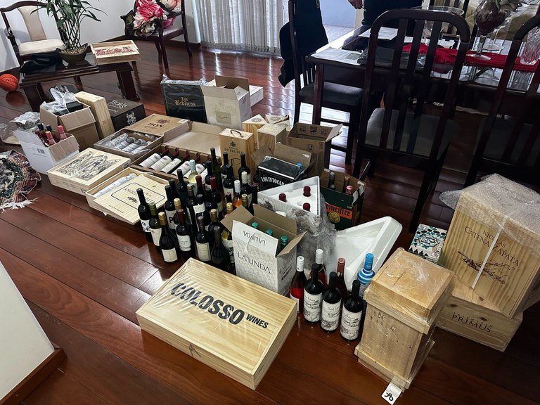 Polícia Federal combate crime descaminho de bebidas estrangeiras