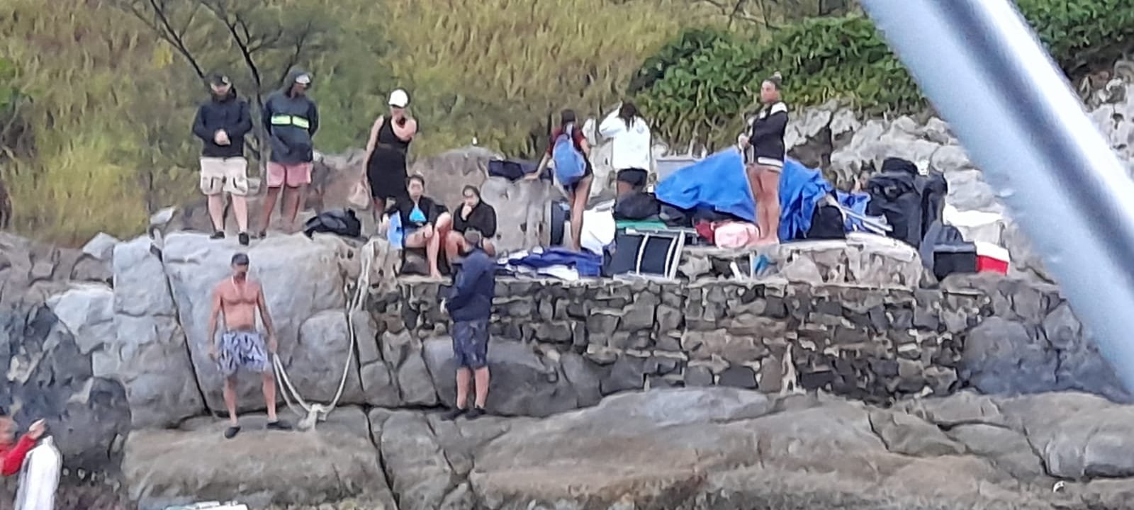 Guarda Marítima e Ambiental auxilia Corpo de Bombeiros e Capitania dos Portos em resgate na Ilha Comprida, em Cabo Frio