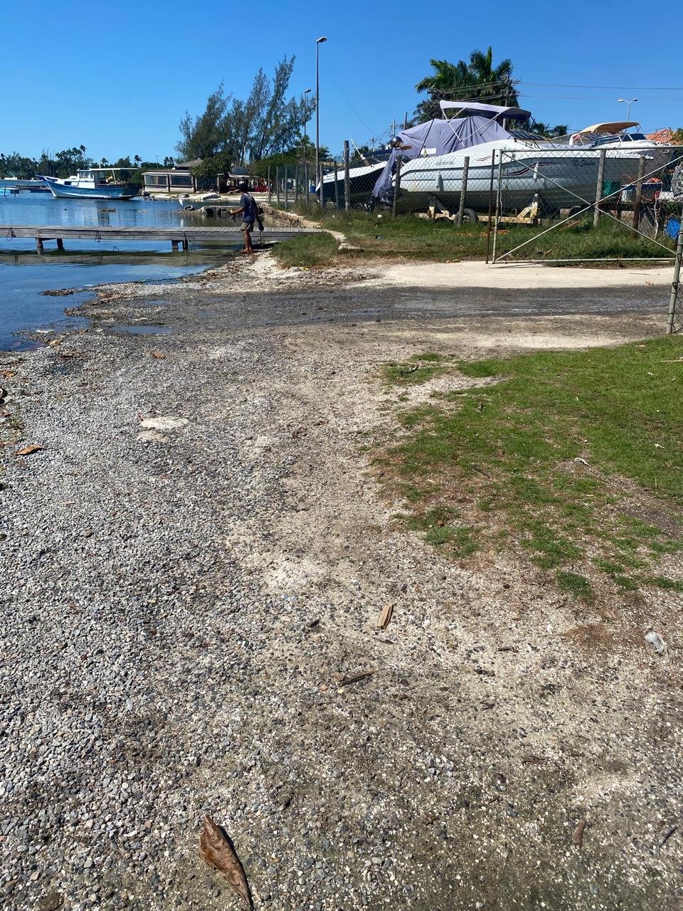 Inea, Polícia Ambiental e Prefeituras da Cabo Frio e de São Pedro da Aldeia realizam operação para combater despejo de esgoto na Lagoa de Araruama