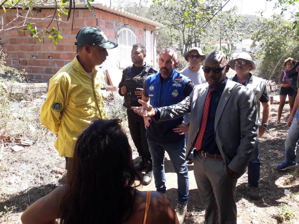 Operação combate danos ambientais e construções irregulares na APA do Pau Brasil, em Cabo Frio