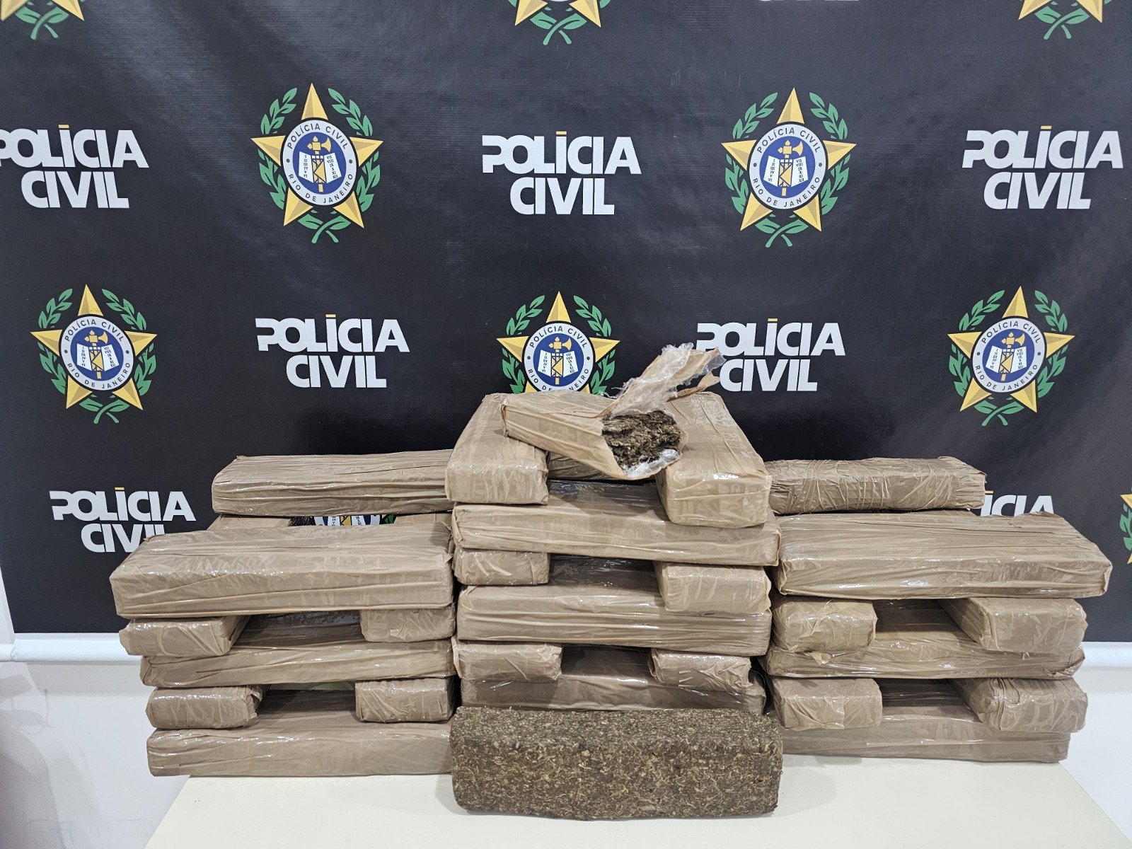 Operação Contenção: Polícia Civil realiza ações na Gardênia Azul e no Anil