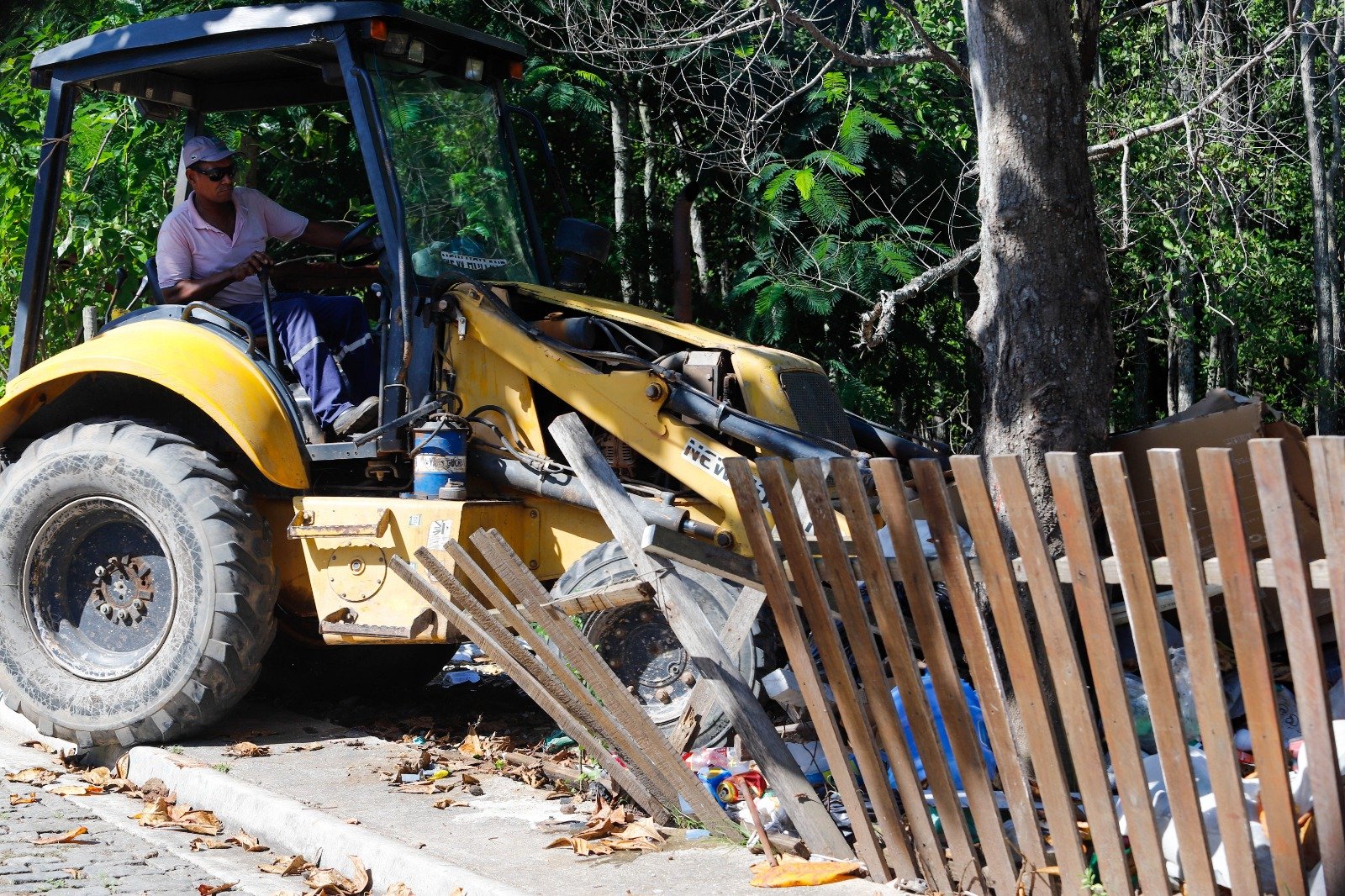 Prefeitura de Rio das Ostras combate a invasão de manguezal